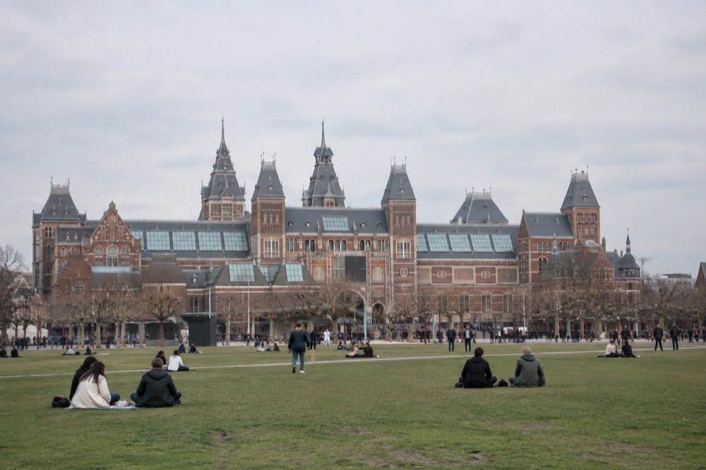 Museumplein lawn in front of the Rijksmuseum facade on a clear day