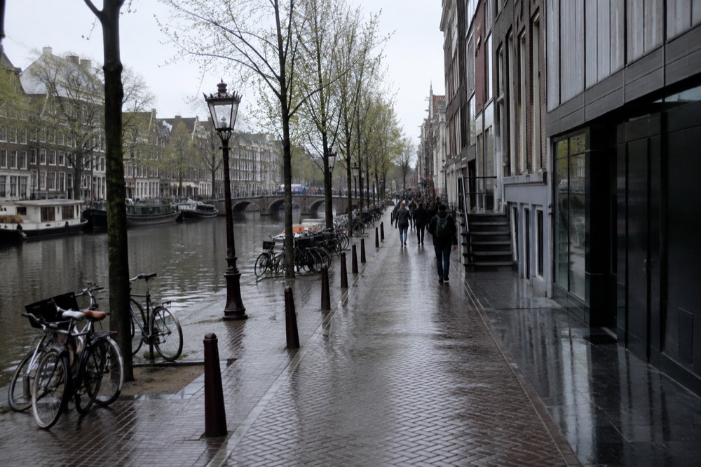 A canal bridge and moored boats close to Anne Frank House