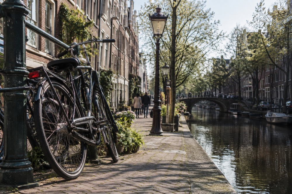 A narrow side street leading away from Jordaan