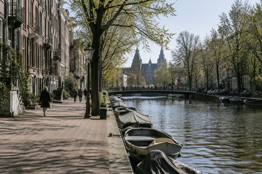 Brick facades and a quiet canal edge beside Oud-West