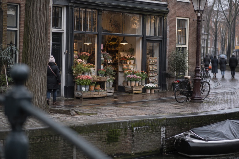 Shopfront of the Amsterdam Tulip Museum on the Prinsengracht canal in Amsterdam