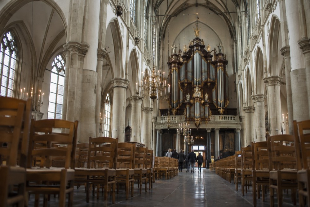 Nave of the Nieuwe Kerk seen from the entrance, with the great organ case above