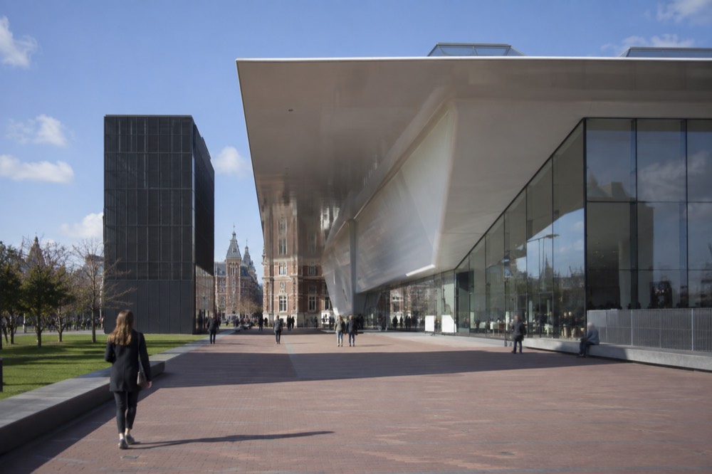 A narrow side street leading away from Stedelijk Museum