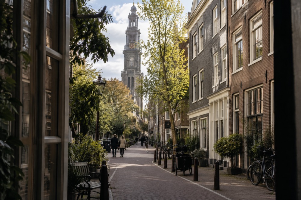 A narrow Jordaan street with small brick houses west of the Westerkerk