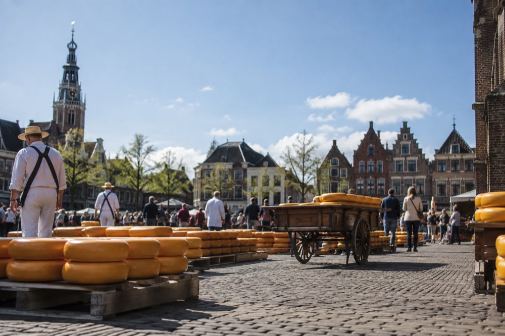 A narrow side street leading away from Alkmaar