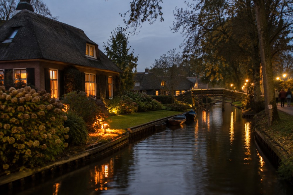 A wide view across the water towards Giethoorn
