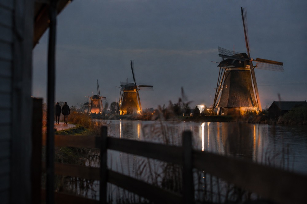 A narrow side street leading away from Kinderdijk