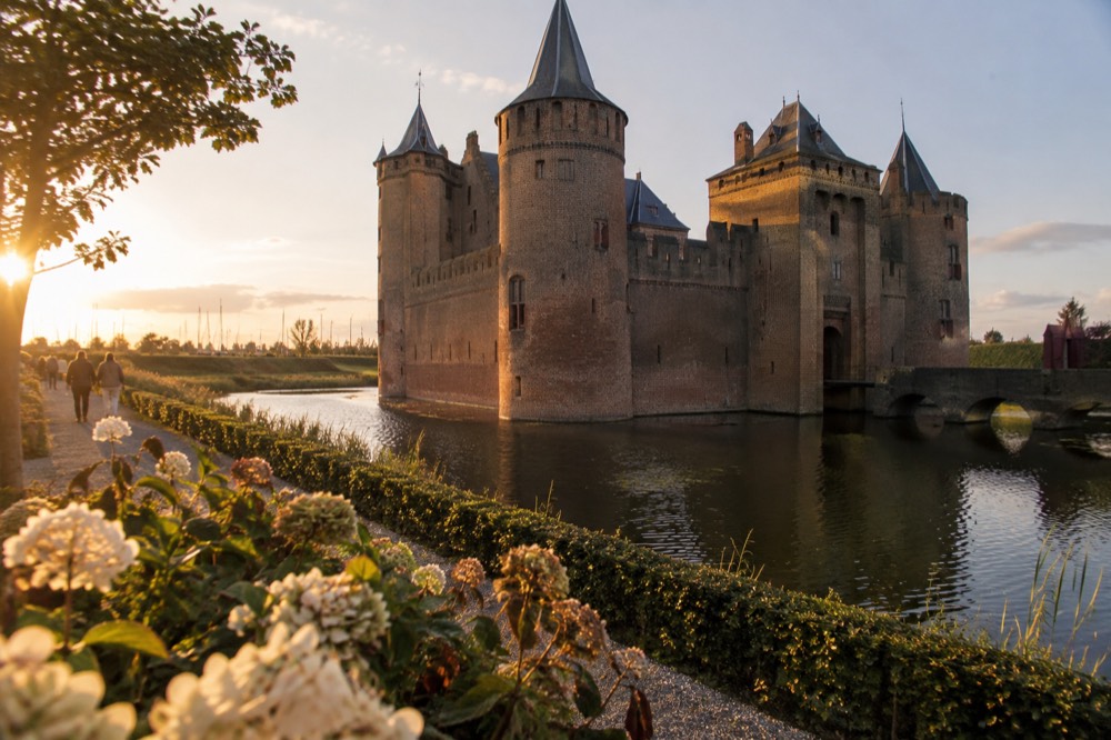 Late afternoon light on the buildings around Muiderslot