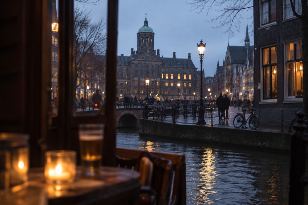 A narrow side street leading away from Dam Square
