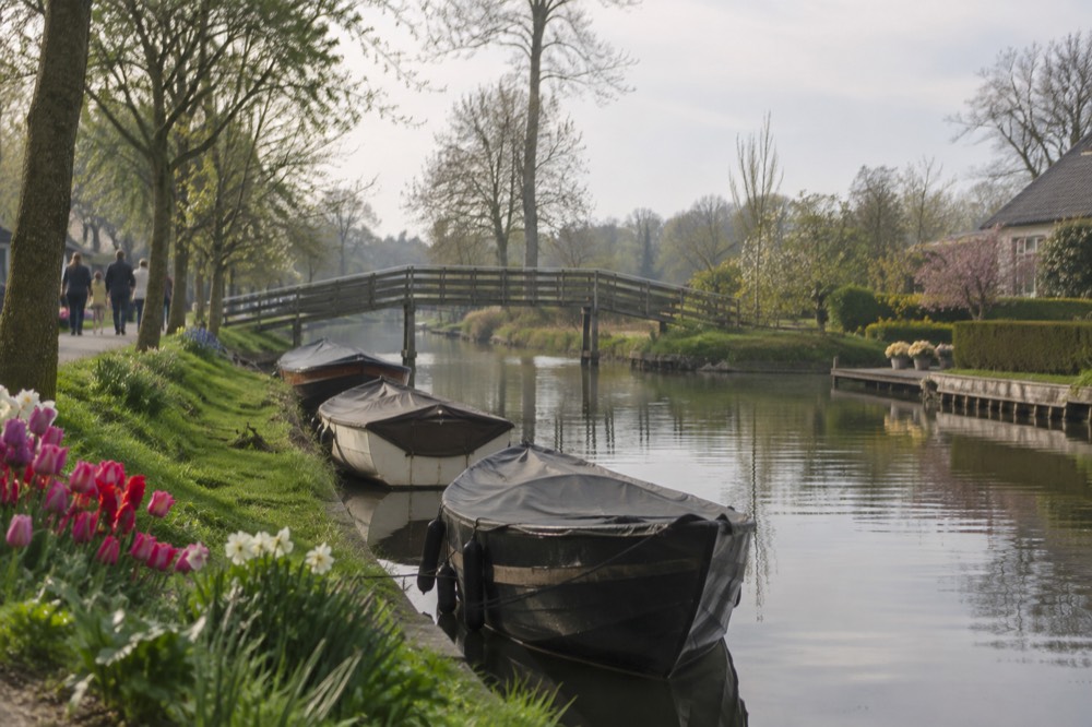 A canal bridge and moored boats close to Keukenhof