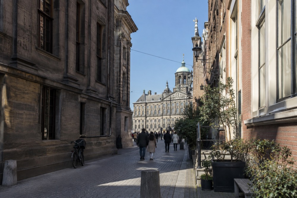 A narrow side street leading away from Dam Square